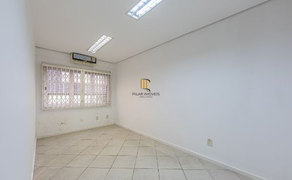 Prédio comercial com loja no bairro Rio Branco com 237m²