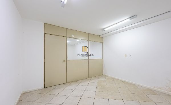 Prédio comercial com loja no bairro Rio Branco com 237m²