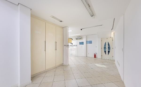 Prédio comercial com loja no bairro Rio Branco com 237m²