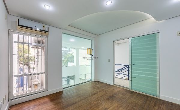 Prédio comercial com loja no bairro Rio Branco com 237m²