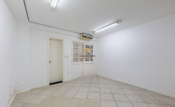 Prédio comercial com loja no bairro Rio Branco com 237m²
