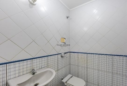 Prédio comercial com loja no bairro Rio Branco com 237m²