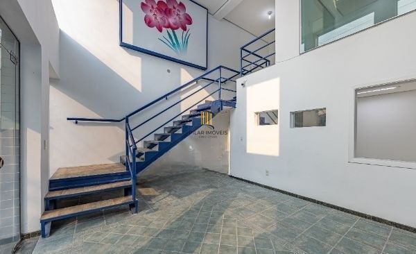 Prédio comercial com loja no bairro Rio Branco com 237m²