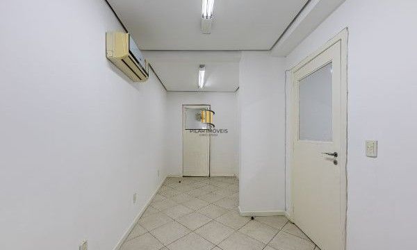 Prédio comercial com loja no bairro Rio Branco com 237m²