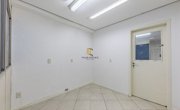 Prédio comercial com loja no bairro Rio Branco com 237m²
