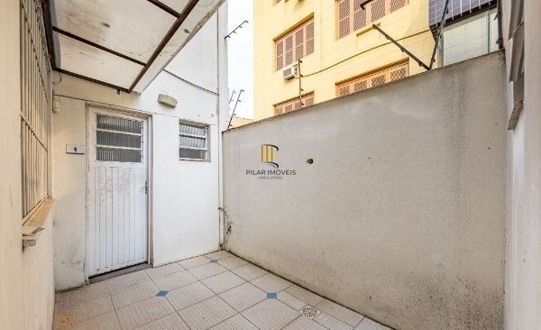 Prédio comercial com loja no bairro Rio Branco com 237m²