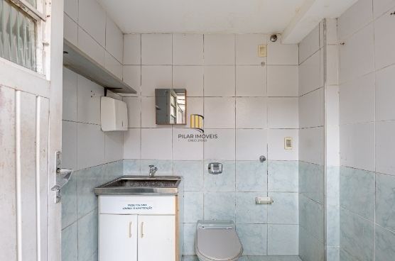 Prédio comercial com loja no bairro Rio Branco com 237m²