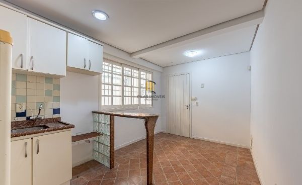 Prédio comercial com loja no bairro Rio Branco com 237m²