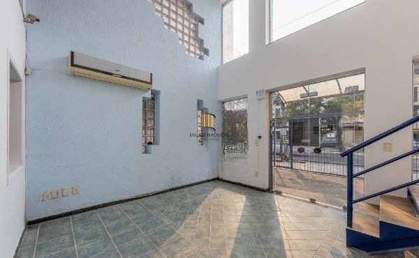 Prédio comercial com loja no bairro Rio Branco com 237m²