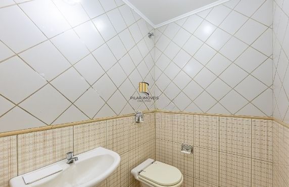 Prédio comercial com loja no bairro Rio Branco com 237m²