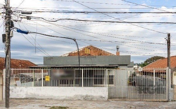 Casa no bairro Cavalhada de 3 dormitórios e 2 vagas