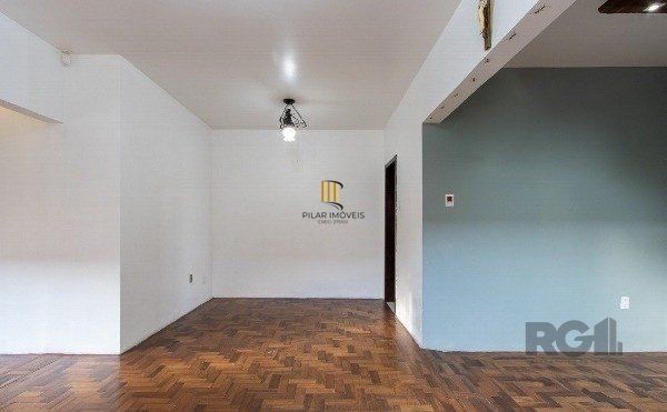 Casa no bairro Cavalhada de 3 dormitórios e 2 vagas