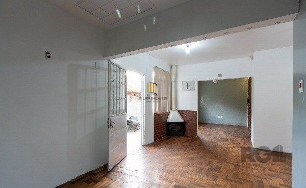 Casa no bairro Cavalhada de 3 dormitórios e 2 vagas