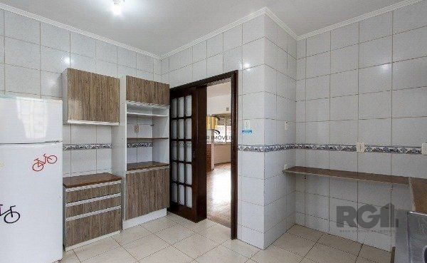 Casa no bairro Cavalhada de 3 dormitórios e 2 vagas