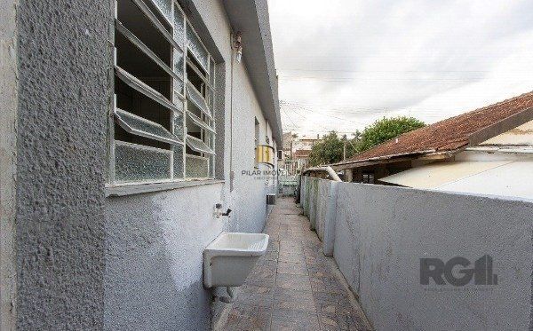 Casa no bairro Cavalhada de 3 dormitórios e 2 vagas