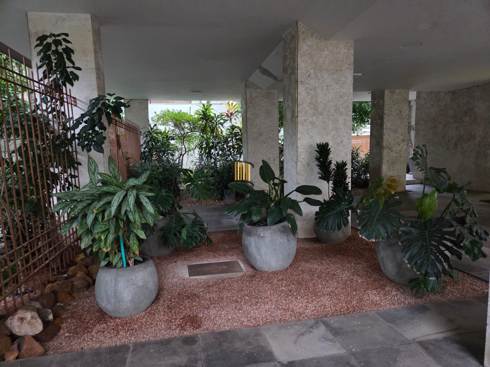 Vende-se belo apartamento a 2 quadras do Parcão, 3 dormitorios, suíte , 1 box - 114m² -