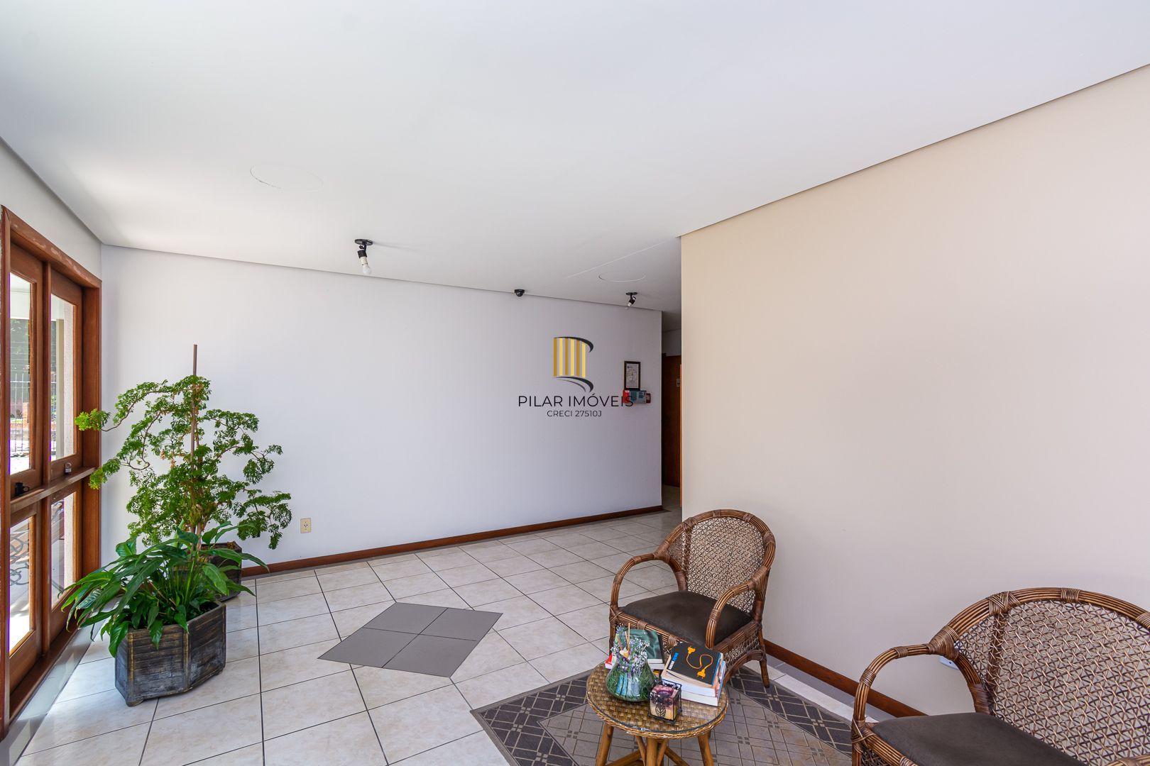 Apartamento na Cavalhada de 2 dormitórios e vaga DESOCUPADO
