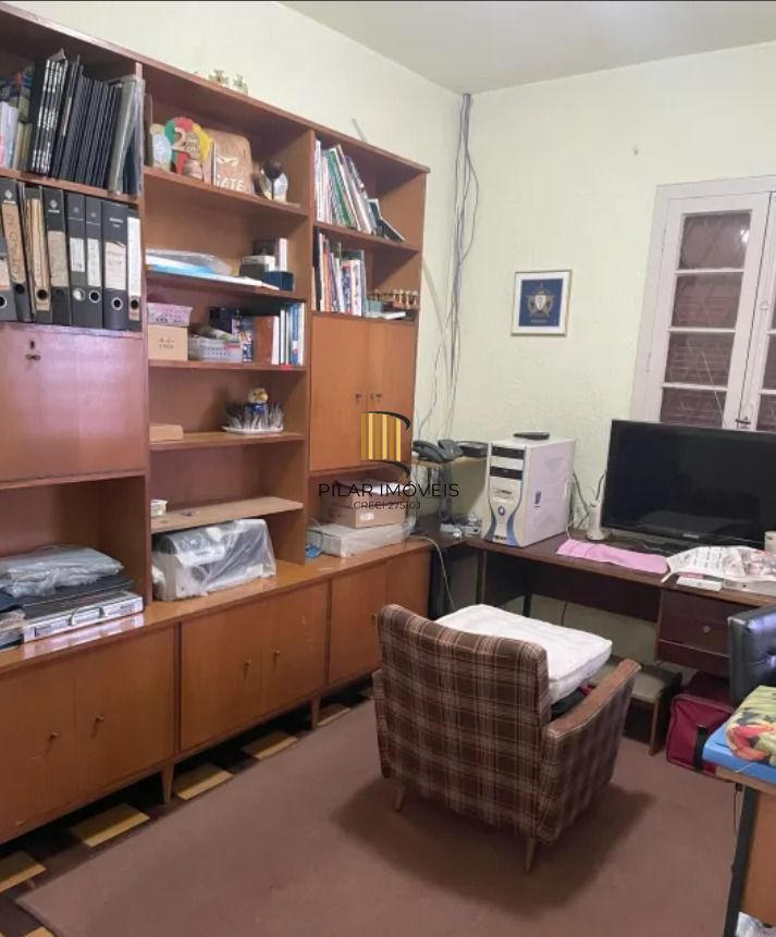 Casa 7 dormitórios 2 vagas de garagem no bairro Petrópolis