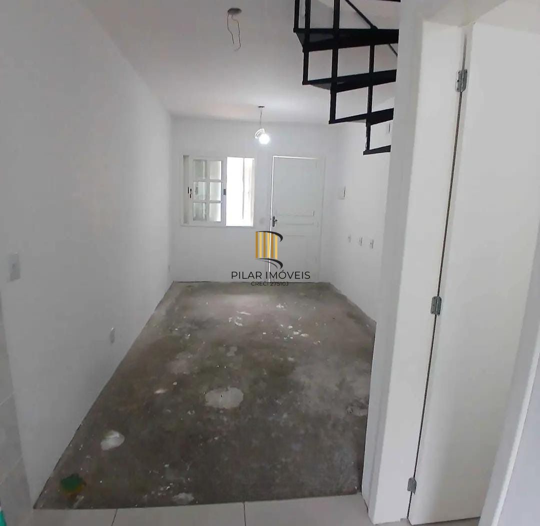 Sobrado 2 dormitórios no bairro Hípica