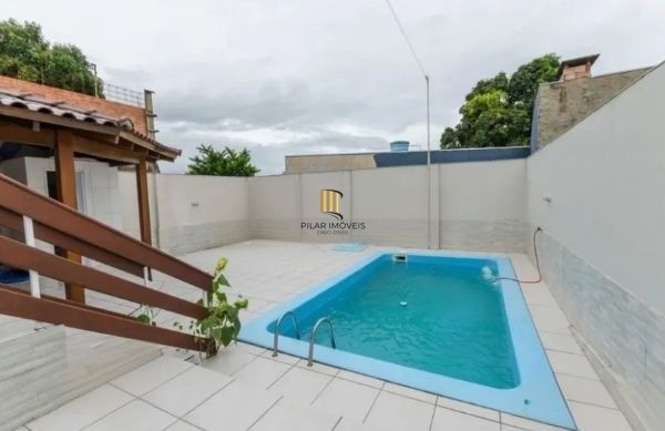 Casa / sobrado no bairro Jardim Itu de 3 dormitórios e pátio com piscina