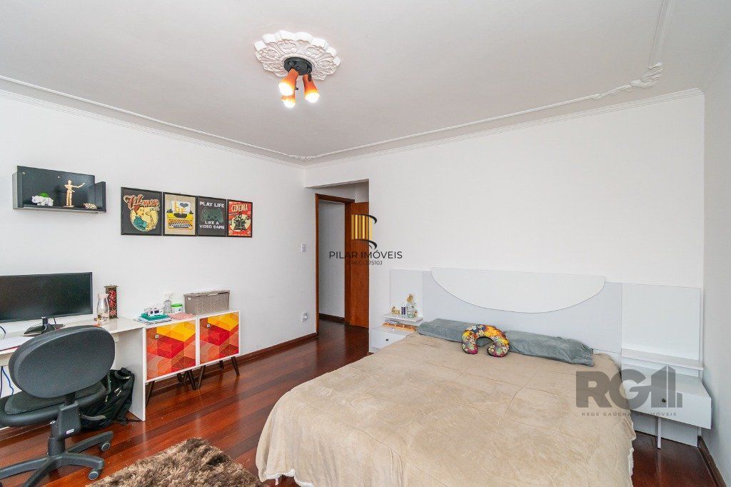 Casa no Jardim Itu com 5 dormitórios e 2 vagas e piscina