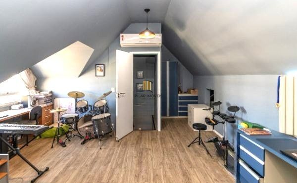 Sobrado condomínio no bairro Teresópolis de 4 dormitórios 2 vagas e infra