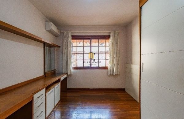 Casa sobrado no bairro Bela Vista de 3 dormitórios e 3 vagas DESOCUPADA