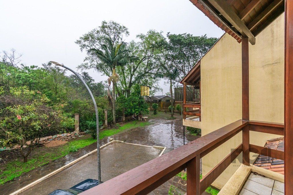 Casa Condominio no bairro Guarujá de 3 dormitórios 1 vaga DESOCUPADA