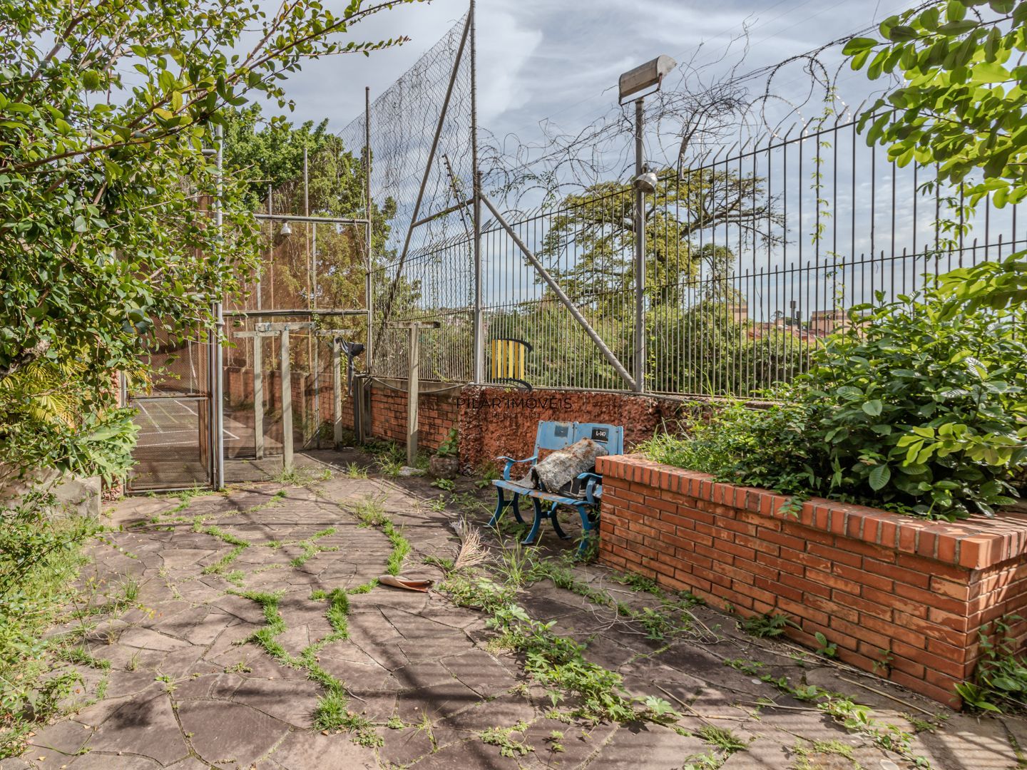 Casa sobrado no Menino Deus de 3 dormitórios e 3 vagas
