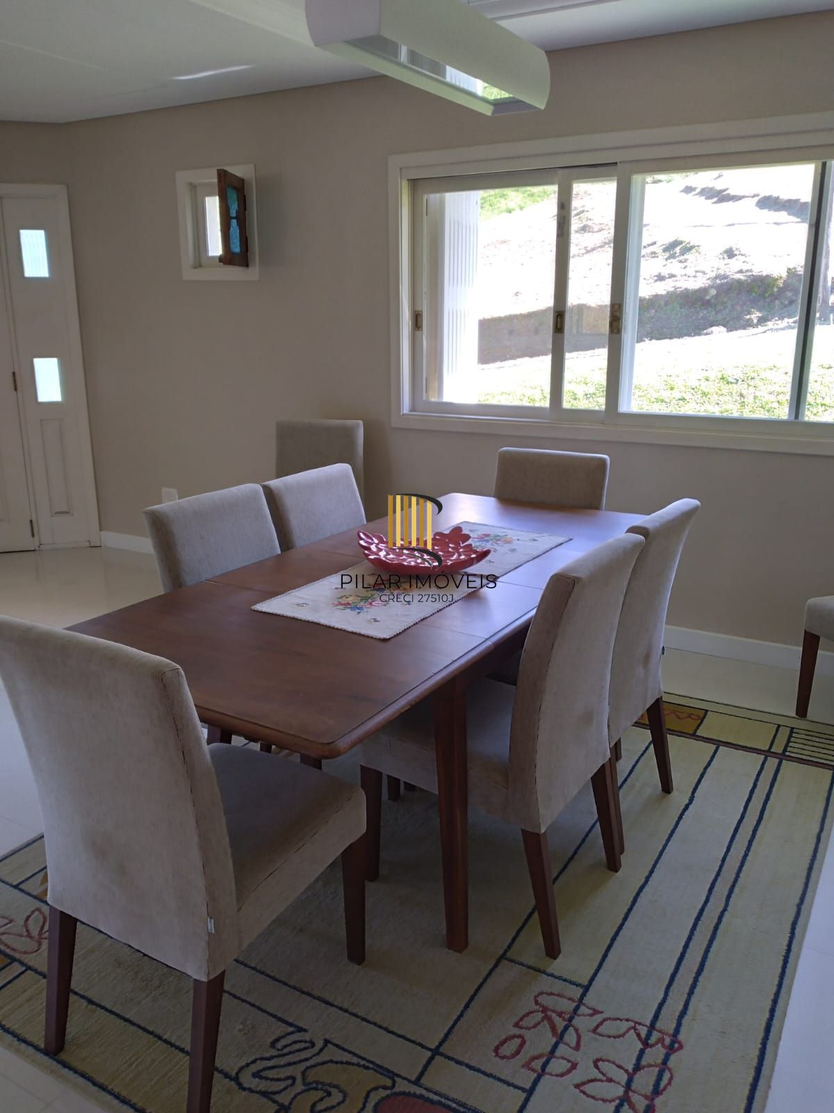 CASA COM 3 DORMIT