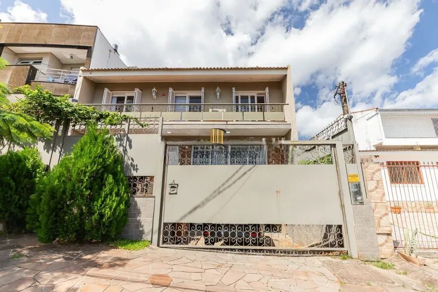 Casa 4 dormitórios no bairro Chácara das Pedras