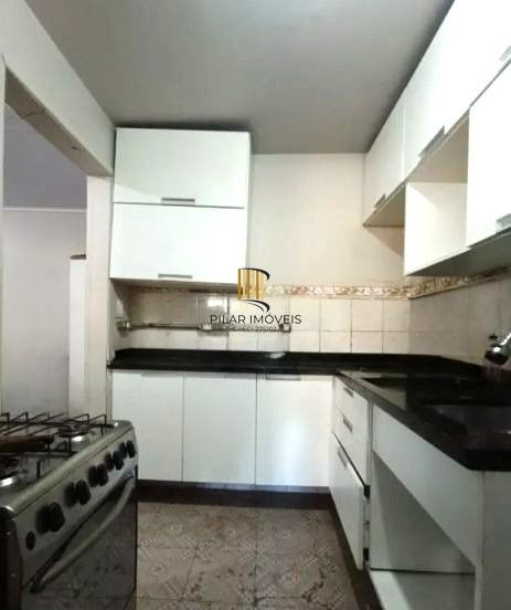 Casa no bairro Jardim do Salso com 2 dormitórios e 4 vagas