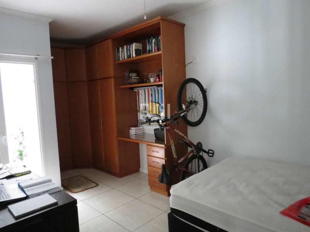 Casa para Venda - 220m², 3 dormitórios, sendo 2 suites, 4 vagas - Coronel Aparício Borges