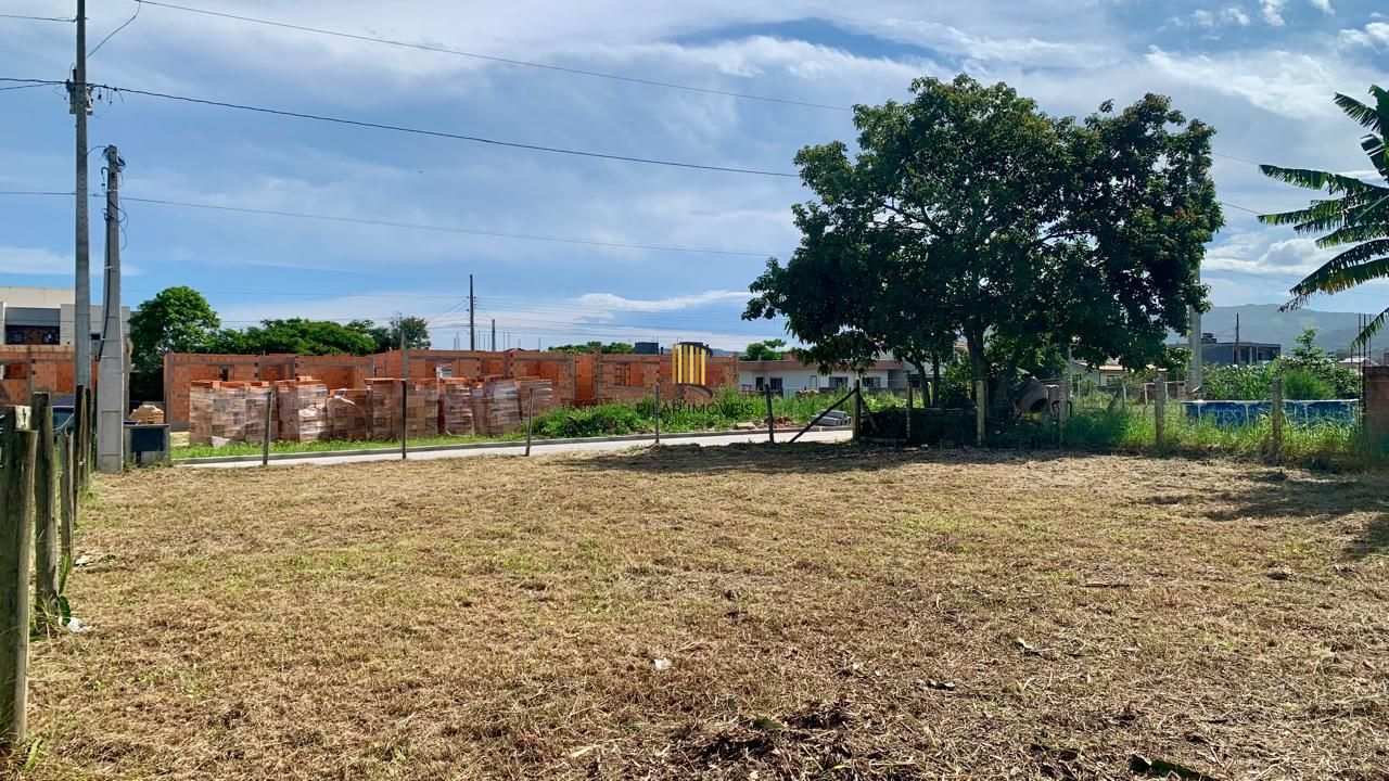 EXCELENTE TERRENO GAROPABA SC. ÓTIMO LOCAL PARA MORAR OU INVESTIR.