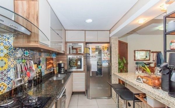 Cobertura duplex no bairro Auxiliadora de 2 dormitórios  2 vagas e terraço