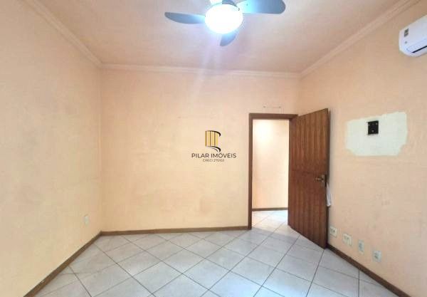 Apartamento no Centro de 2 dormitórios DESOCUPADO