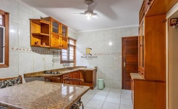 Casa sobrado no bairro Sarandi de 3 dormitórios e 2 vagas