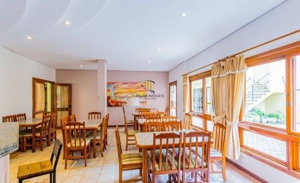 Apartamento no Menino Deus de 2 dormitórios e vaga