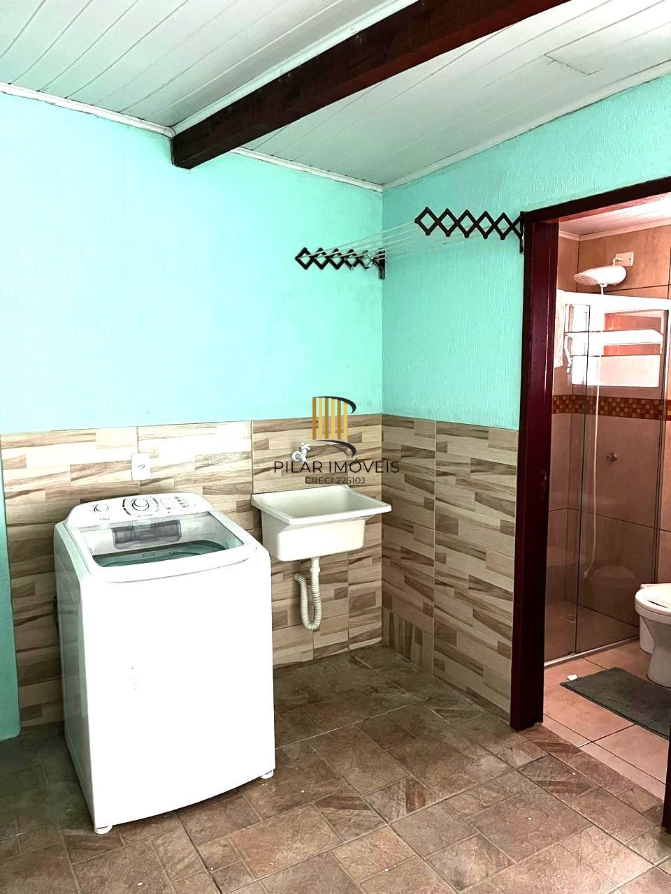 Casa térrea de 3 dormitórios e amplo pátio