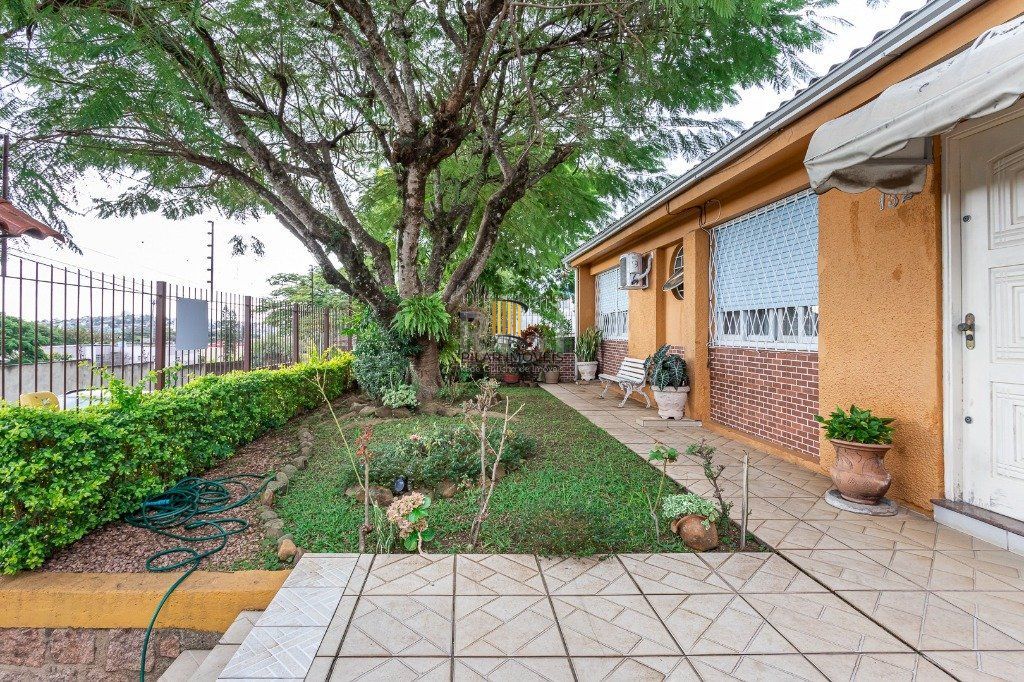 Casa Condominio para Venda - 325m², 3 dormitórios, 3 vagas - Teresópolis