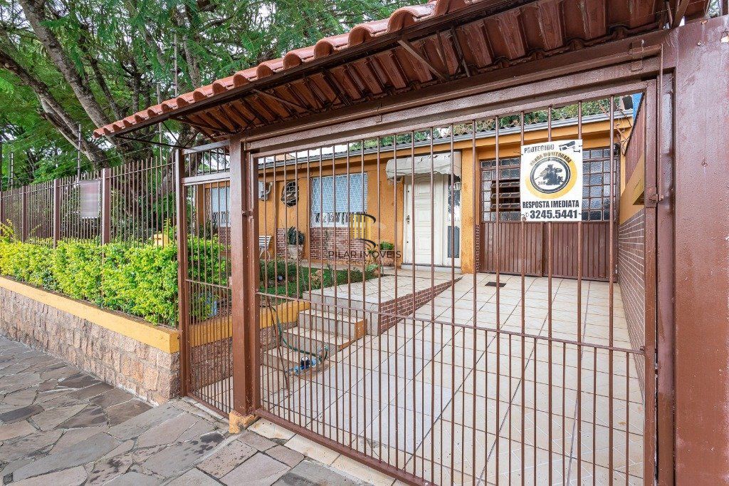 Casa Condominio para Venda - 325m², 3 dormitórios, 3 vagas - Teresópolis