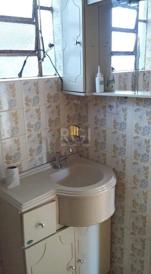 Casa para Venda - 68m², 2 dormitórios, 1 vaga - Belém Novo