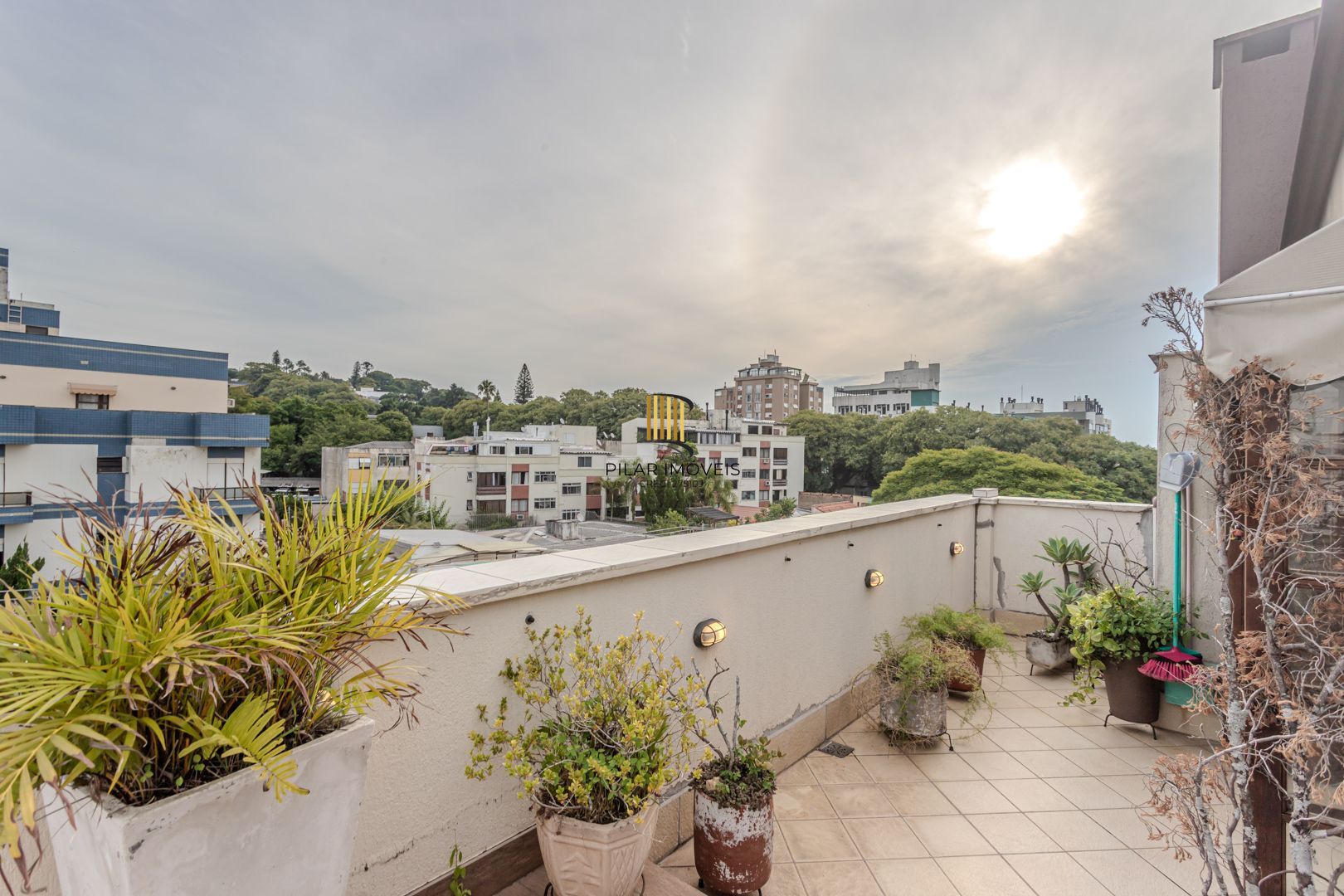 Cobertura no Menino Deus de 3 dormitórios e vaga