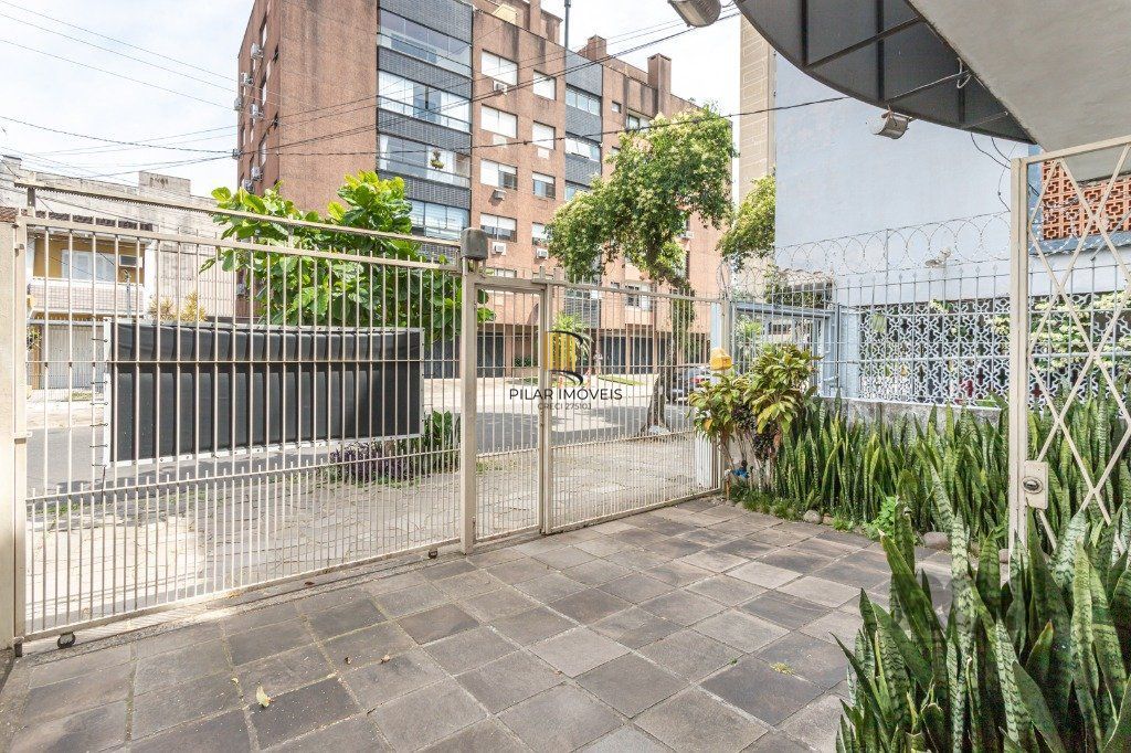CASA COMERCIAL E RESIDENCIAL NO MIOLO DO BAIRRO SANTANA