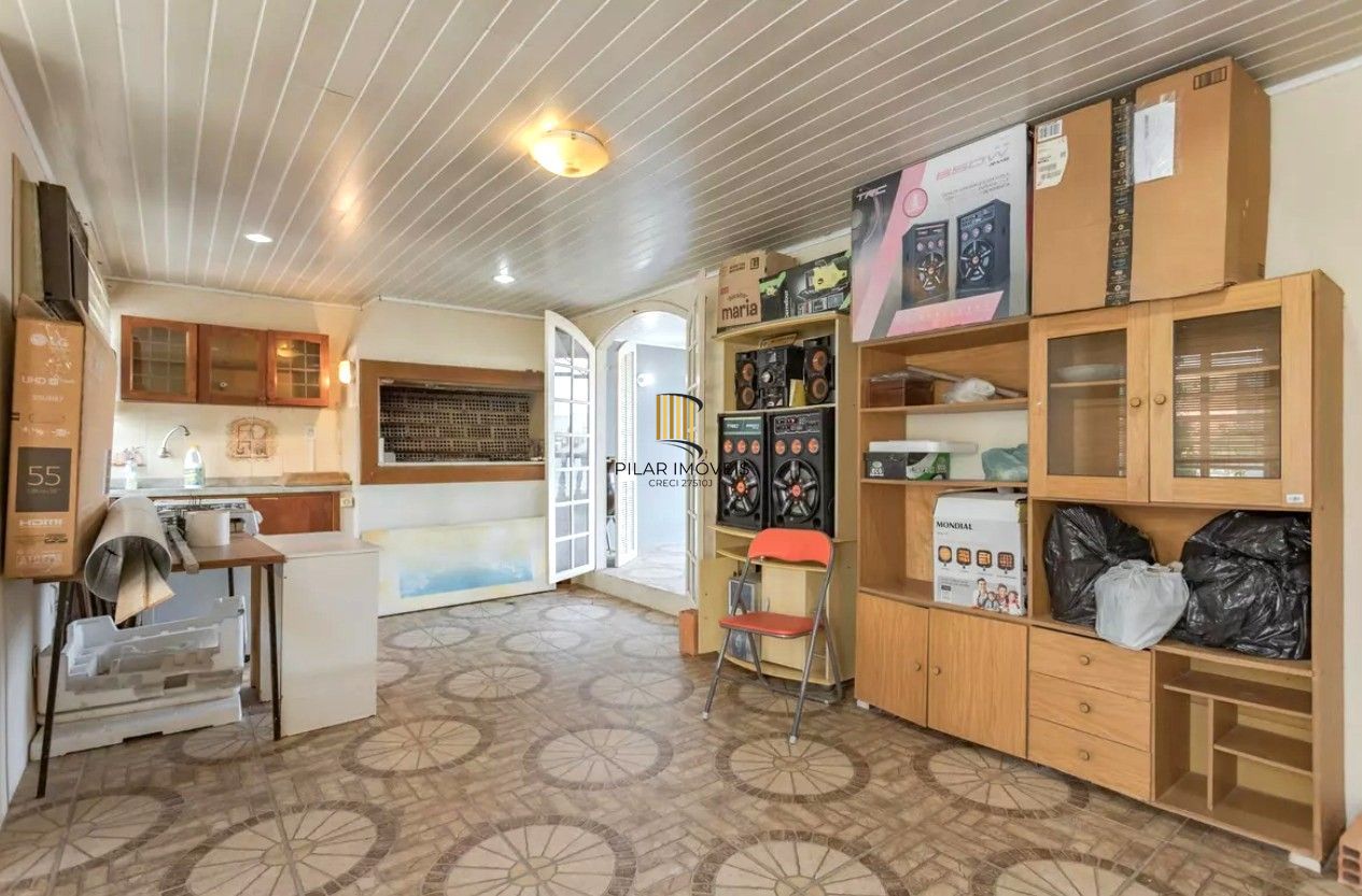 Sobrado no bairro Vila Ipiranga de 4 dormitórios e 2 vagas