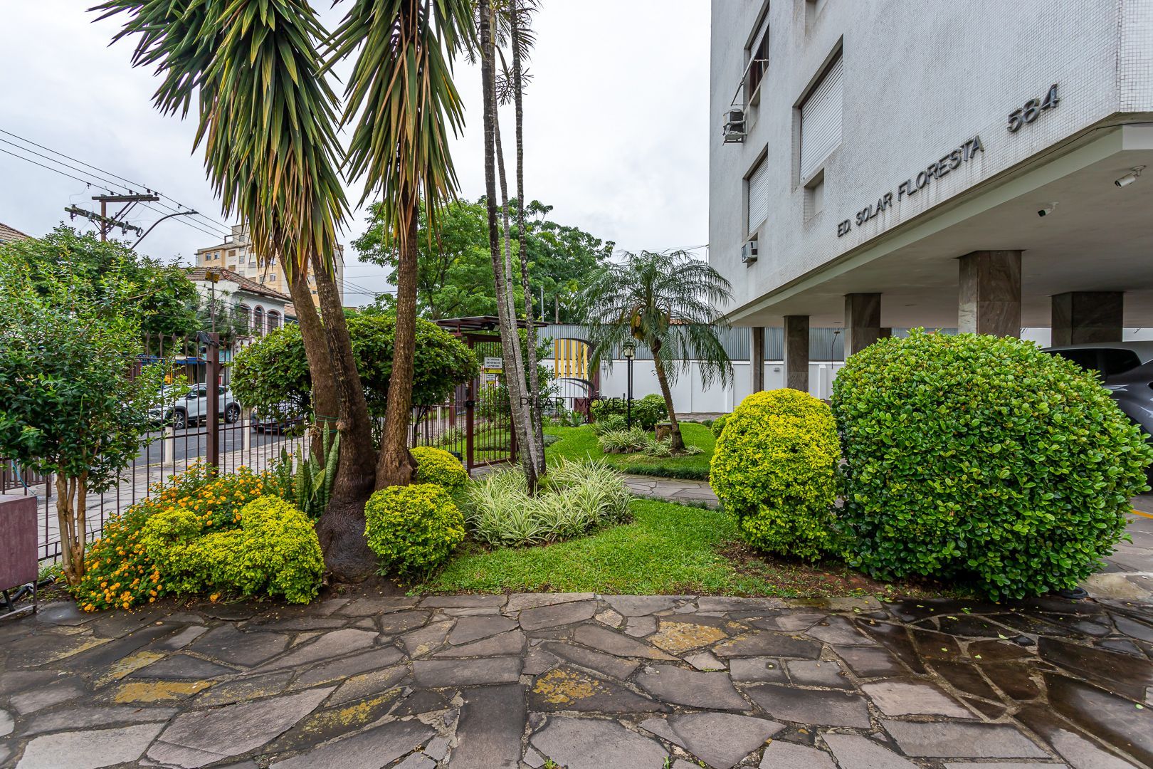 Apartamento no bairro Floresta de 3 dormitórios e vaga