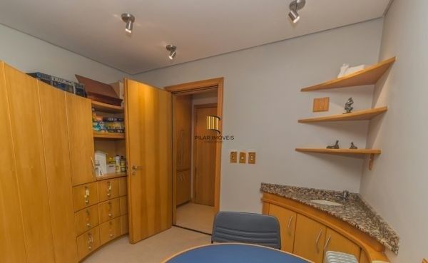 Sala comercial no bairro Petrópolis mobiliada