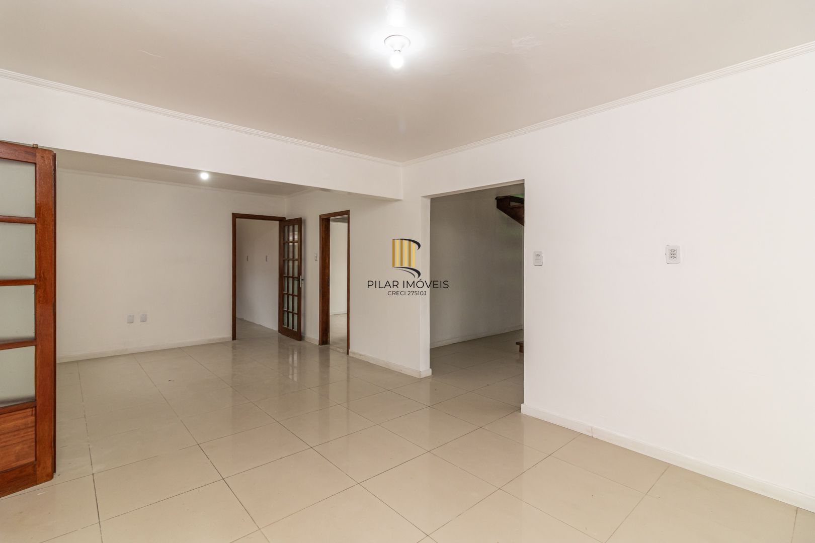 Casa no bairro Sarandi com 4 dormitórios e 4 vagas