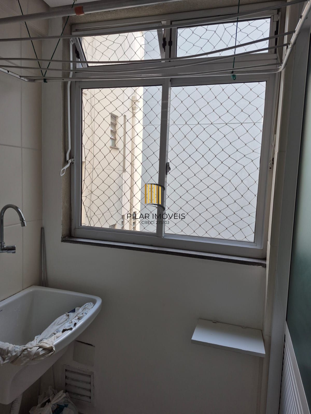 Apartamento no Centro de 2 dormitórios e 2 vagas DESOCUPADO