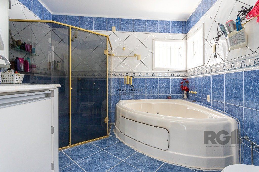 casa sobrado no Alto Petrópolis de 5 dormitórios e 3 vagas